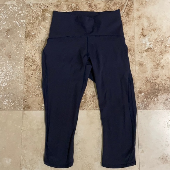 Lululemon size 4 dark blue crop leggings side mesh - Picture 2 of 5